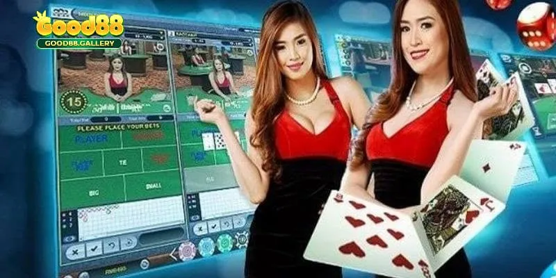Các cô nàng Dealer tại sảnh EVO trực tuyến sẽ khiến hội viên cảm thấy vô cùng thích thú và "bổ mắt"